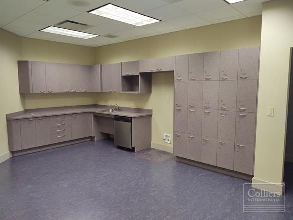 Sold | ±6,173 SF Vacant Owner/User Office Building: 12234 Shadow Creek Pkwy, Pearland, TX 77584
